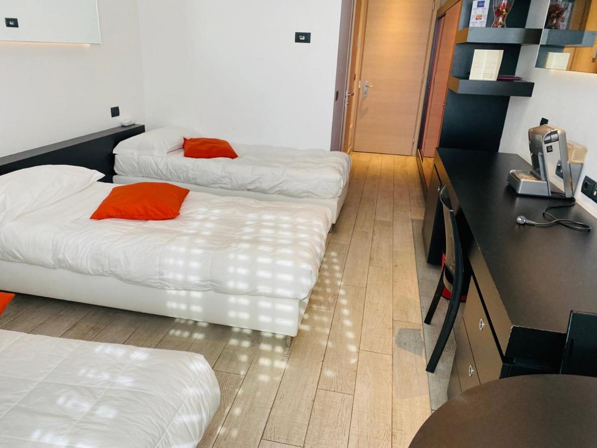 Blue Shades Hotel Пиза Екстериор снимка