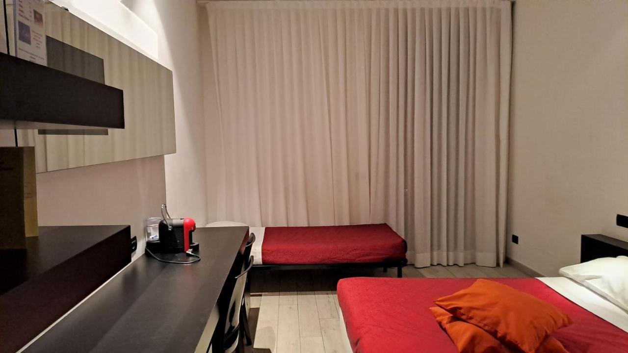 Blue Shades Hotel Пиза Екстериор снимка